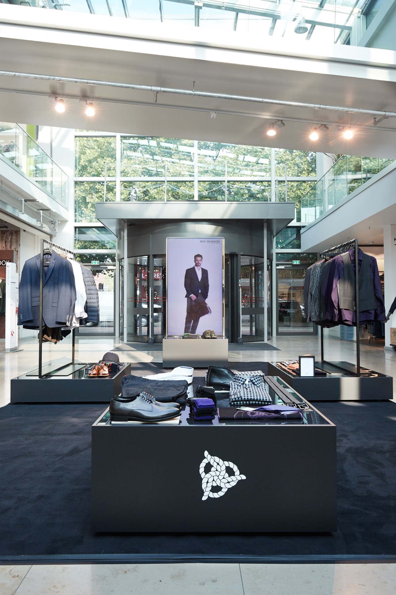 ROY ROBSON pop-up store