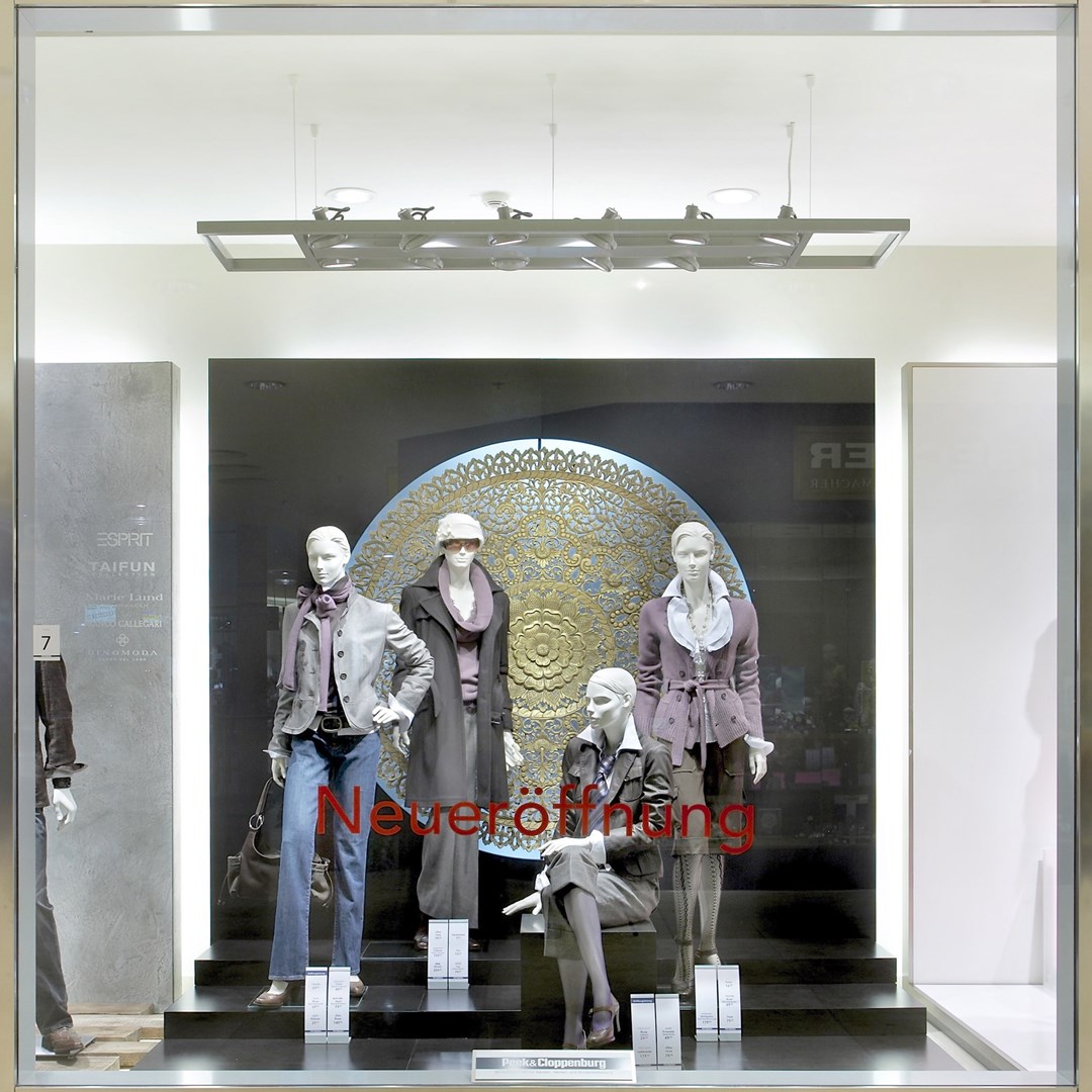 PEEK&CLOPPENBURG branch / Storefront display