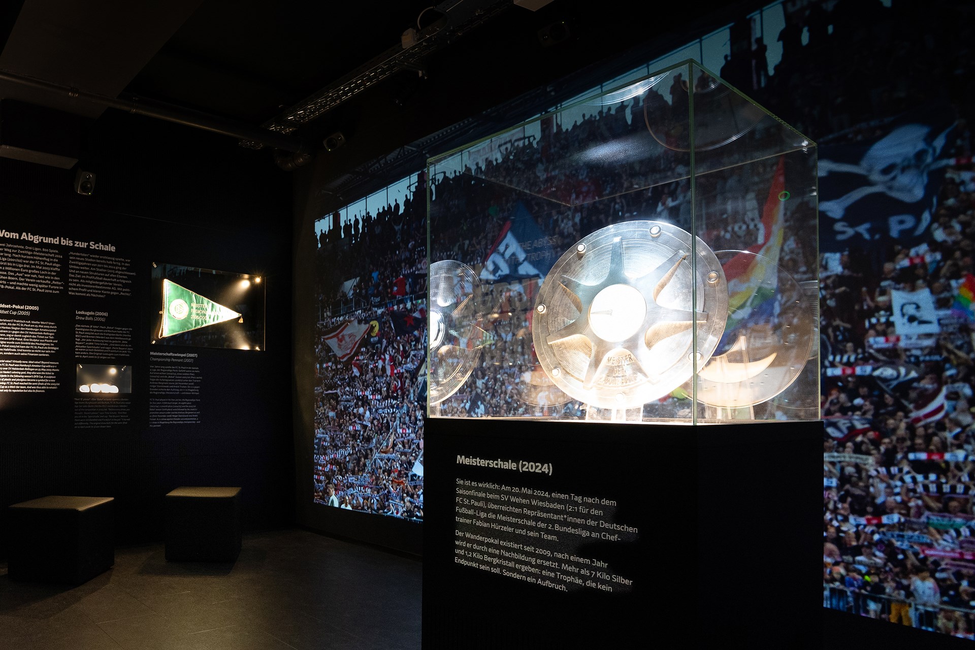 05_Ganzer Raum Meisterschale-3s.jpg
